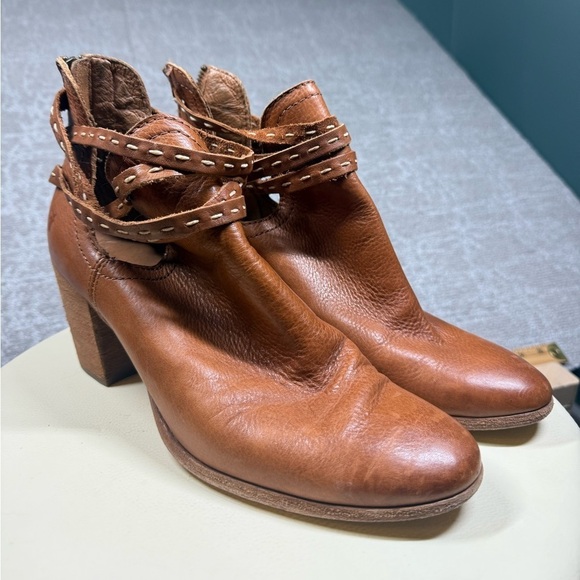 Frye Naomi Pickstitch Brown Leather Strap Zipper Bootie Heel Size 10